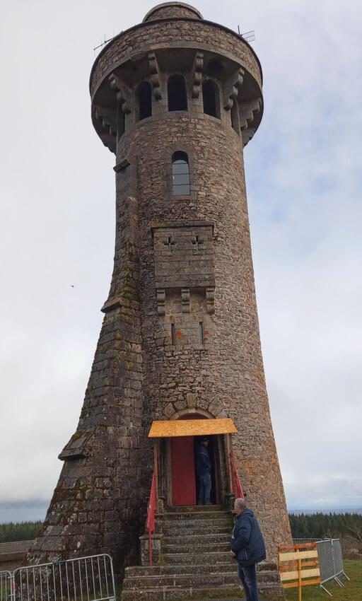La tour de Toulx-Sainte-Croix
